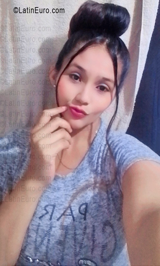 Date this happy Venezuela girl Albanys from Caracas VE5440