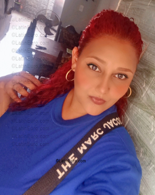 Date this stunning Venezuela girl YORLENYS from Caracas VE5441