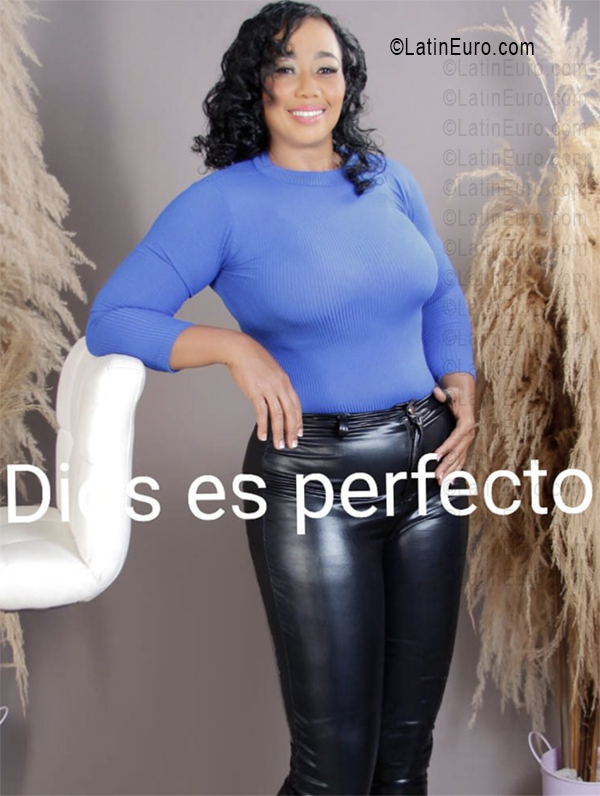 Date this voluptuous Dominican Republic girl Midaly from Nagua DO56134