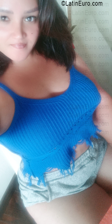 Date this gorgeous Venezuela girl Ali from Caracas VE5450