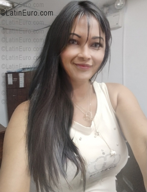 Date this fun Venezuela girl Mar from Caracas VE5509