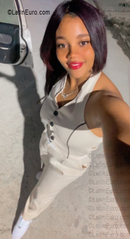 Date this nice looking Dominican Republic girl Crisnabel from Santo Domingo DO56265