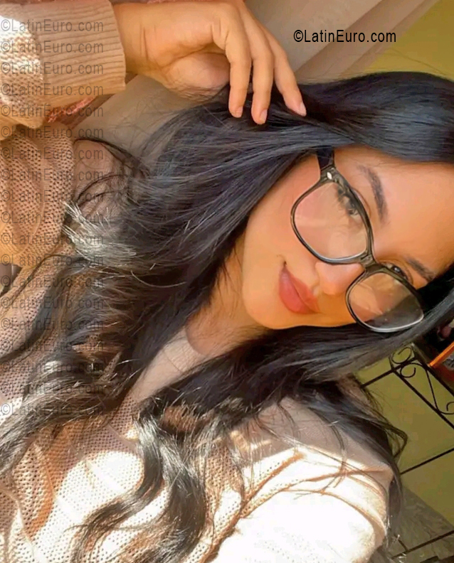 Date this hard body Venezuela girl Leonella velasquez from Maturin VE5595
