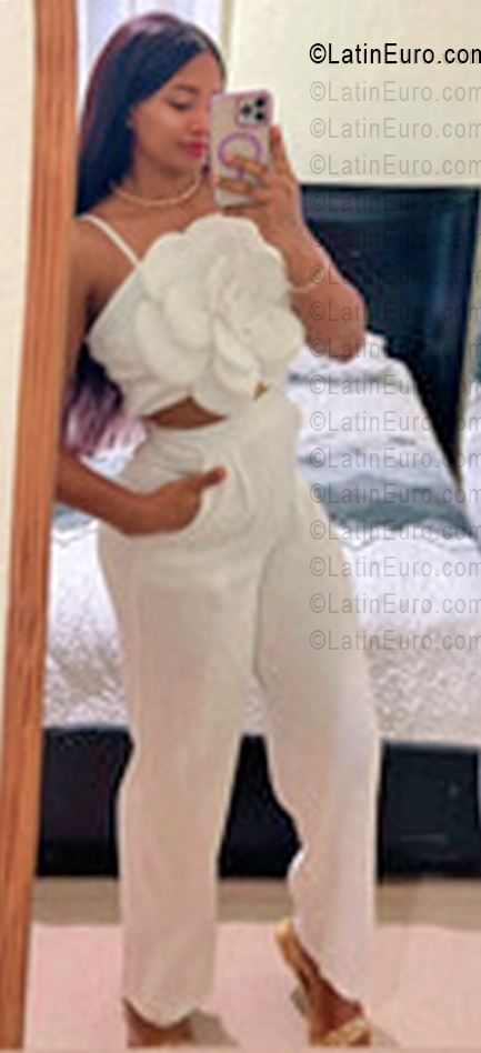 Date this stunning Dominican Republic girl Karina from La Romana DO56301