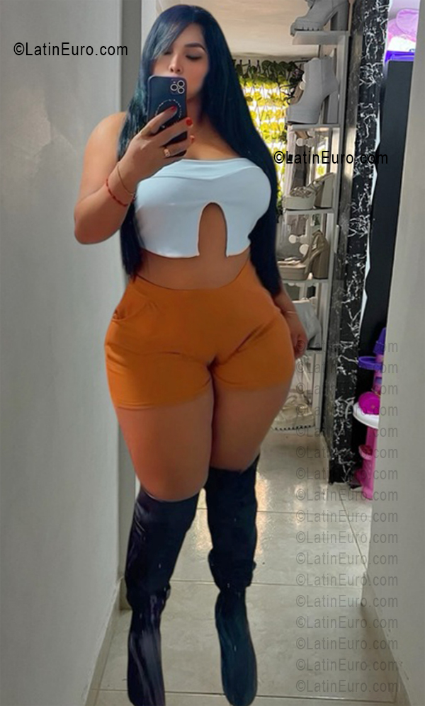 Date this sensual Colombia girl Jhoana from Medellin CO33722