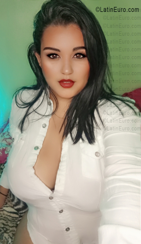 Date this young Venezuela girl Mari from San Antonio VE5643