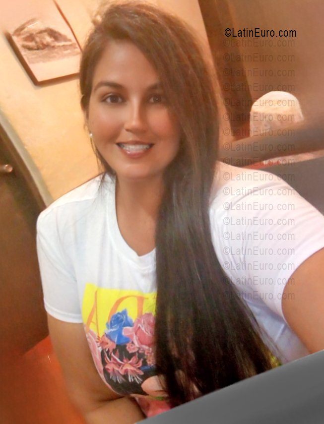 Date this athletic Venezuela girl Mariana from Venezuela VE5647
