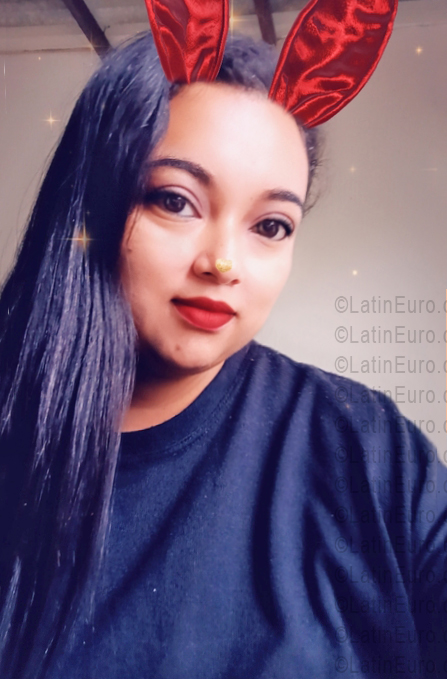 Date this happy Ecuador girl Marian from Islas Galapagos EC1138