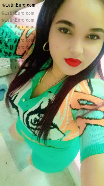 Date this charming Dominican Republic girl Isamar from Santiago DO56361