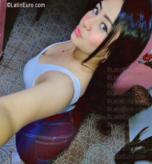 Date this voluptuous Venezuela girl Yosmar from Caracas VE5686