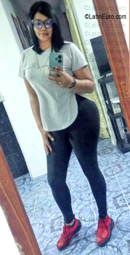 Date this voluptuous Venezuela girl Marielena from Venezuela VE5690