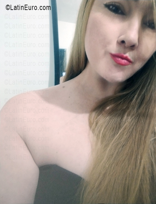 Date this voluptuous Mexico girl Berenice from Hermosillo MX2795