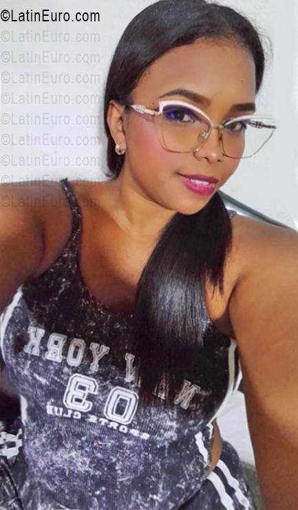 Date this nice looking Venezuela girl Yuri from Aragua VE5696