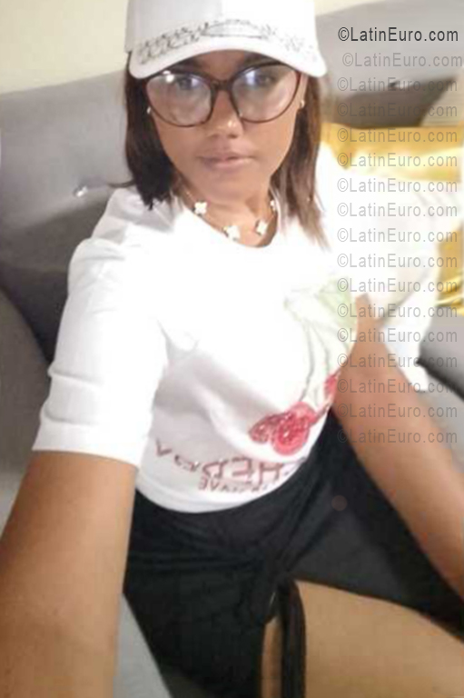 Date this athletic Dominican Republic girl Mary from Santo Domingo DO56469