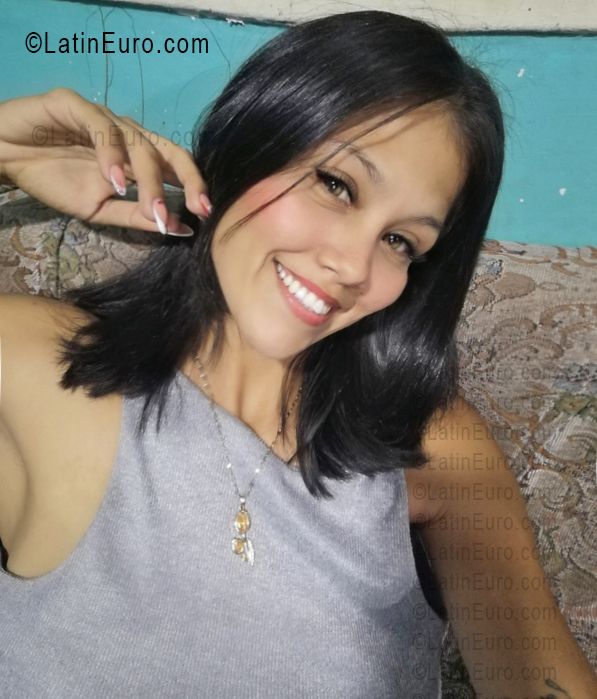 Date this foxy Venezuela girl Joselin from Caracas VE5697
