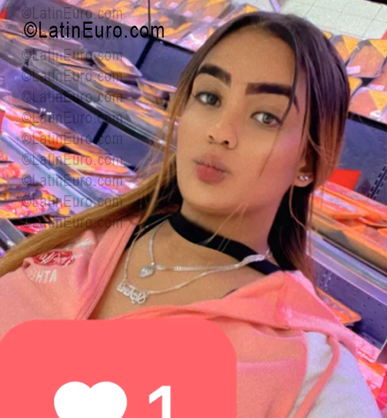 Date this beautiful Dominican Republic girl Stephanie from Santo Domingo DO56511