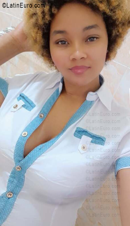 Date this pretty Dominican Republic girl Elianny from Santiago DO56521