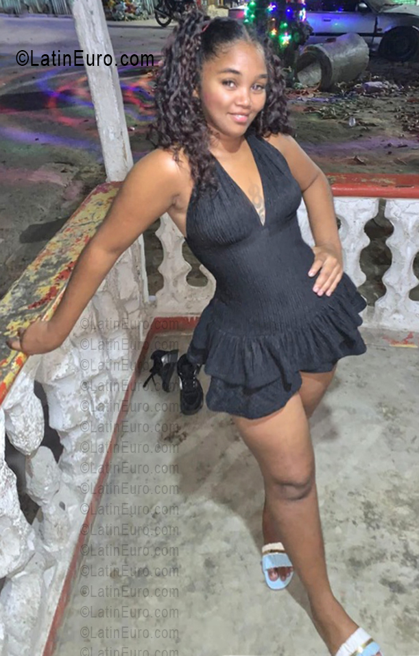 Date this hot Dominican Republic girl Berta from Santo Domingo DO56604