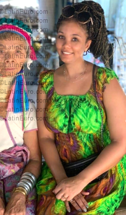 Date this voluptuous Dominican Republic girl Ariez from Santo Domingo DO56643