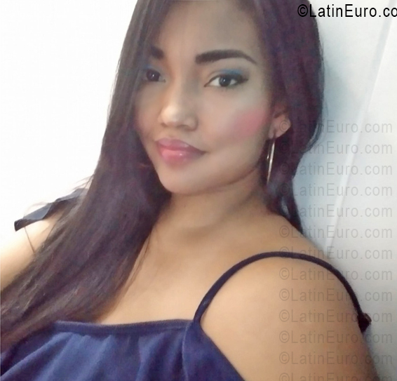 Date this georgeous Colombia girl Desireth from Sabaneta CO33782