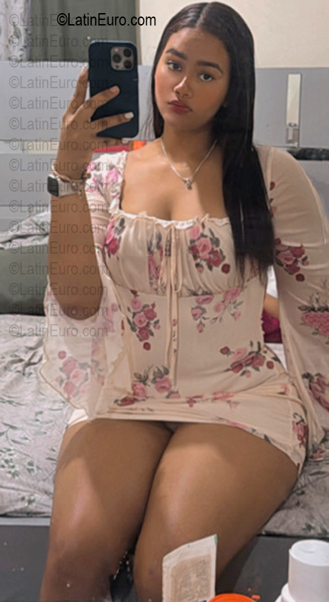 Date this tall Dominican Republic girl Alondra from Santo Domingo DO56672