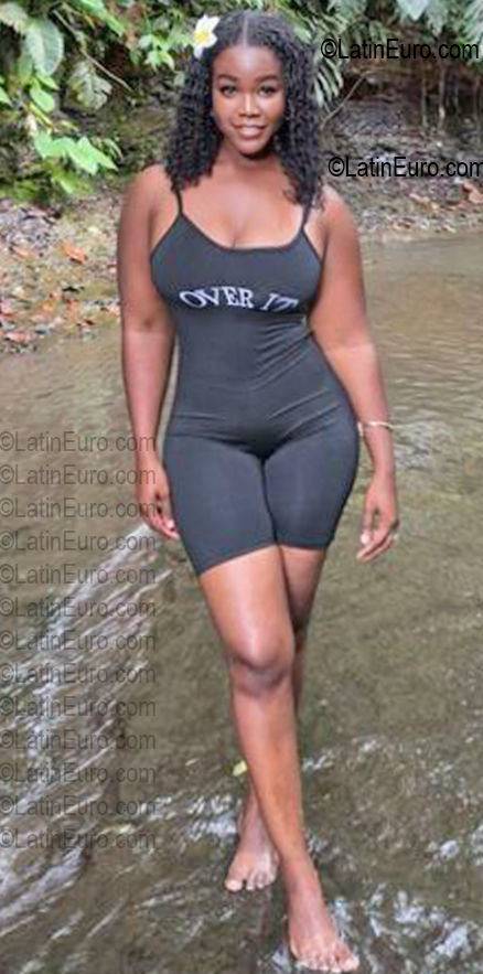 Date this voluptuous Ecuador girl Narcisa from Esmeraldas EC1147