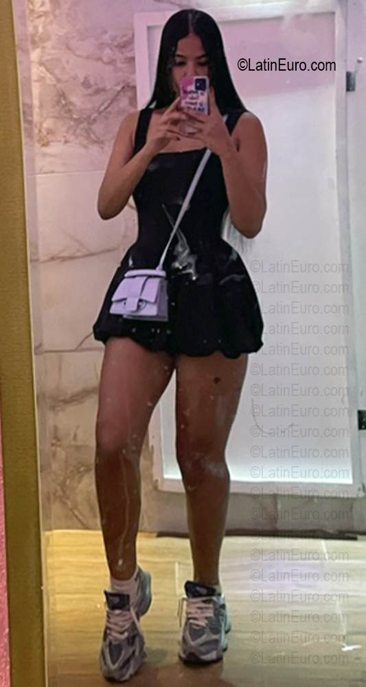 Date this stunning Dominican Republic girl Esca from La Altagracia DO56753