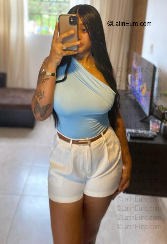 Date this tall Dominican Republic girl Rain from Santiago De Los Caballeros DO56765