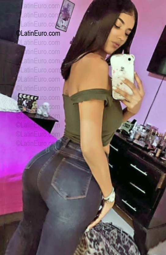 Date this hot Dominican Republic girl Carol Rosario from Santo Domingo DO56772