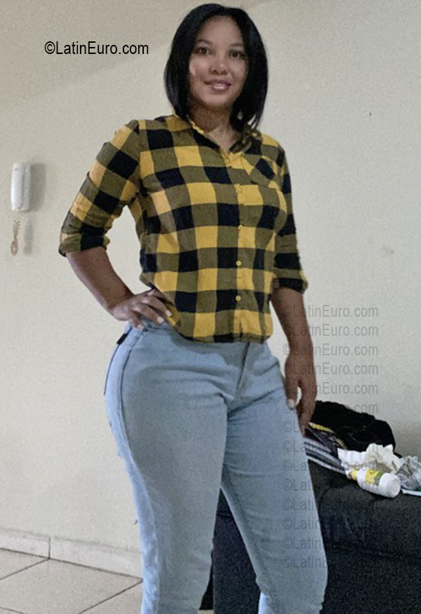 Date this exotic Dominican Republic girl Yaniris from Santiago DO56891