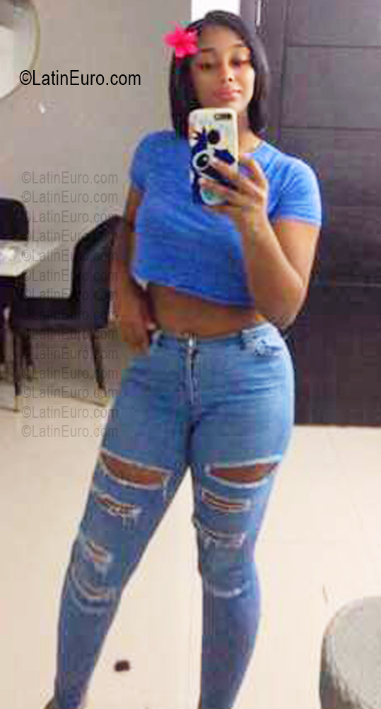 Date this georgeous Dominican Republic girl Neroles from Santo Domingo DO56896