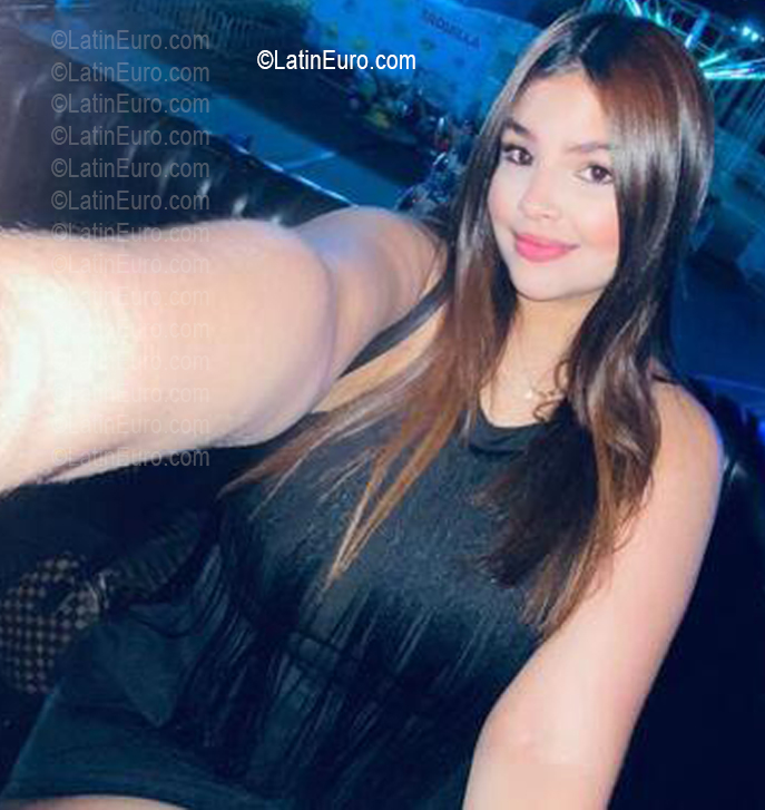 Date this pretty Colombia girl IVANA from Maicao CO33819