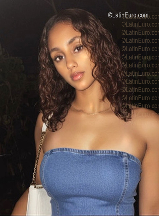 Date this foxy Dominican Republic girl Mariel from La Vega DO56970