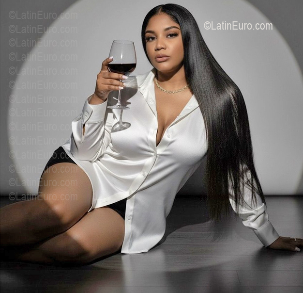 Date this happy Dominican Republic girl Isabel from Santo Domingo DO56977