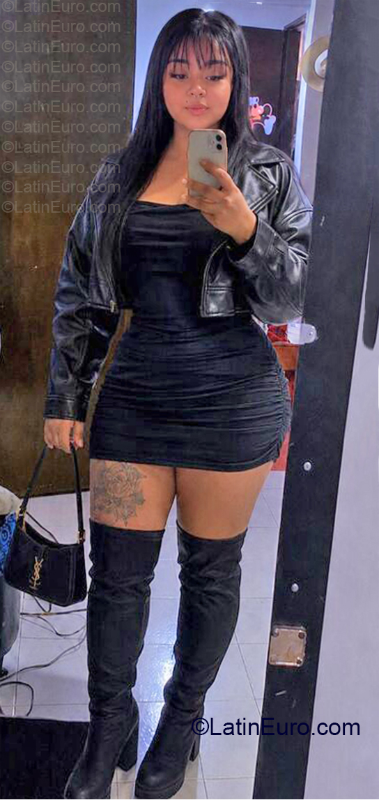 Date this happy Colombia girl Alejanra from Bogota CO33890