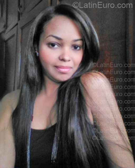 Date this foxy Dominican Republic girl Ivy from Santo Domingo DO57152