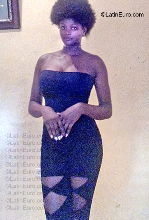 Date this hot Dominican Republic girl Woodnia from Santo Domingo DO57159