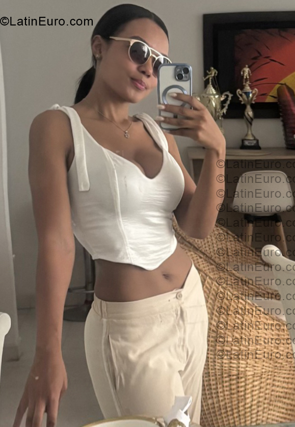 Date this voluptuous Colombia girl Sara from Cali CO33901