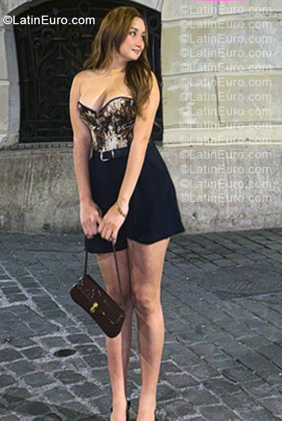 Date this voluptuous Spain girl Karolayne from Madrid ES964