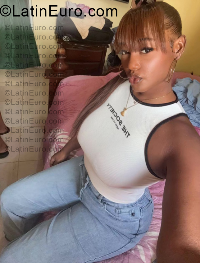 Date this hard body Dominican Republic girl Carolin from Santo Domingo DO57257