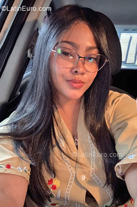 Date this lovely Dominican Republic girl Genesis from Santo Domingo DO57289