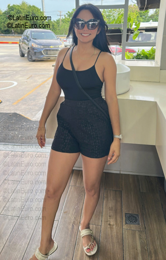 Date this hard body Dominican Republic girl Varonisa from Santo Domingo DO57346