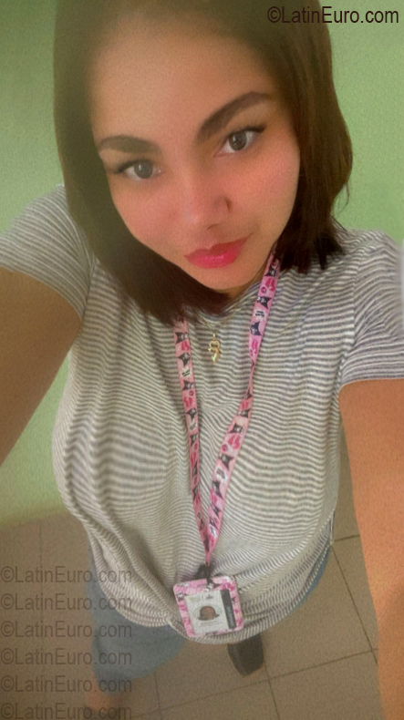 Date this passionate Dominican Republic girl Evelina from Santo Domingo DO57360